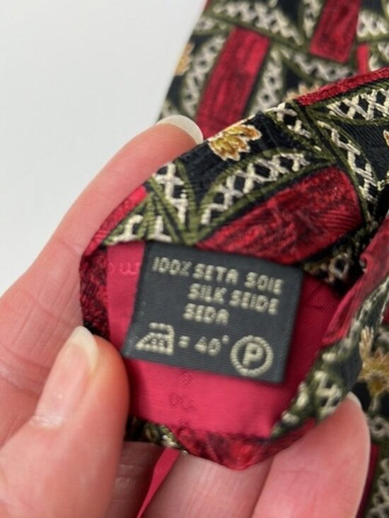 𝅺Ermenegildo Zegna Red & Black Geometric 100% Silk Tie - Picture 4 of 8